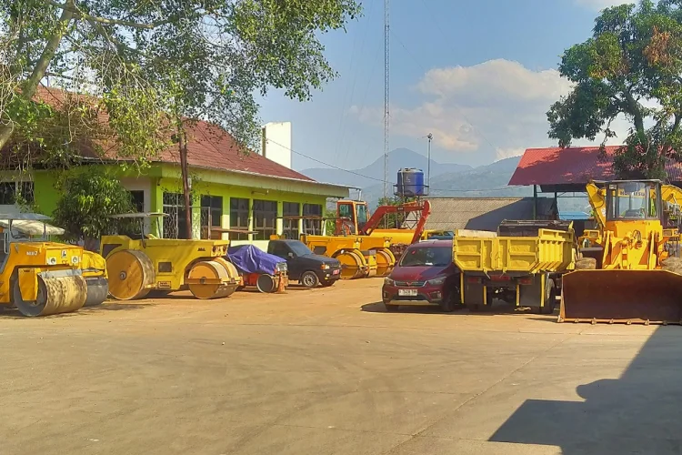 Efisiensi Anggaran dan Lesunya Konstruksi Bikin Penyewaan Alat Berat PUTR Menurun